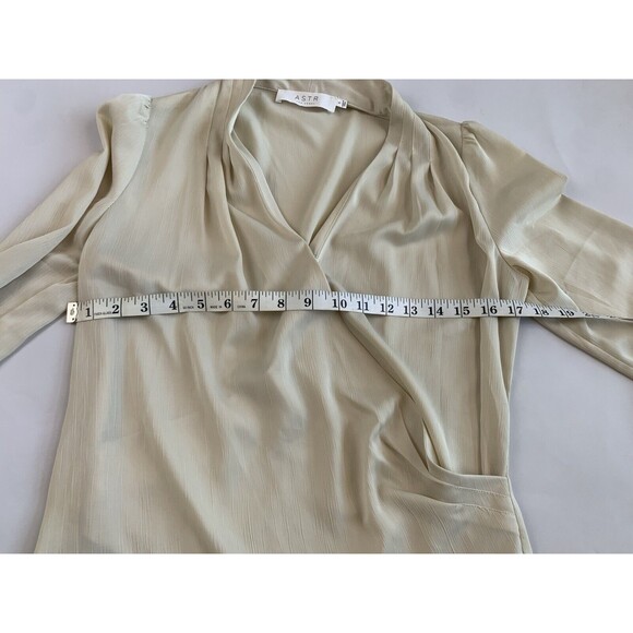 ASTR The Label Cream Cross Over Top size Small - Picture 8 of 11